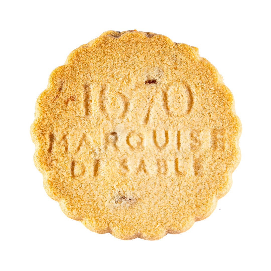 Round cookie with 'Le Marquis de Sable' branding on a white background